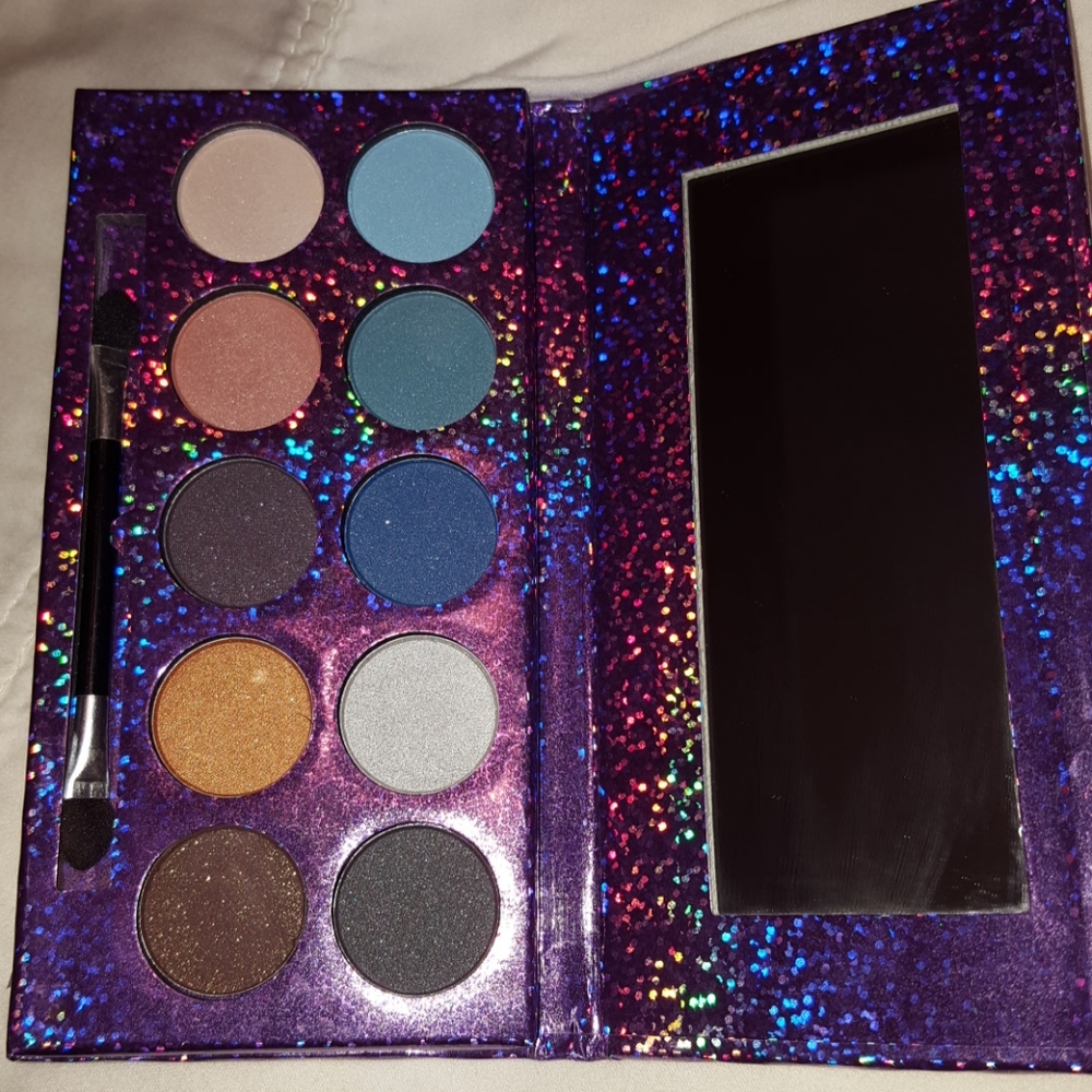 Makeup - Eye shadow kit - Picture 2 of 3